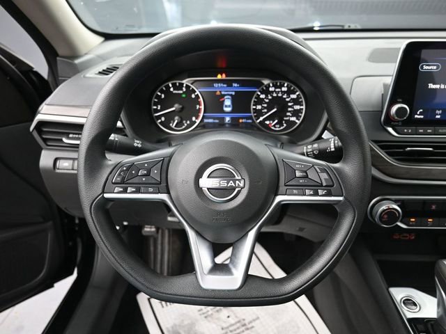 Used 2025 Nissan Altima 2.5 SV image 17