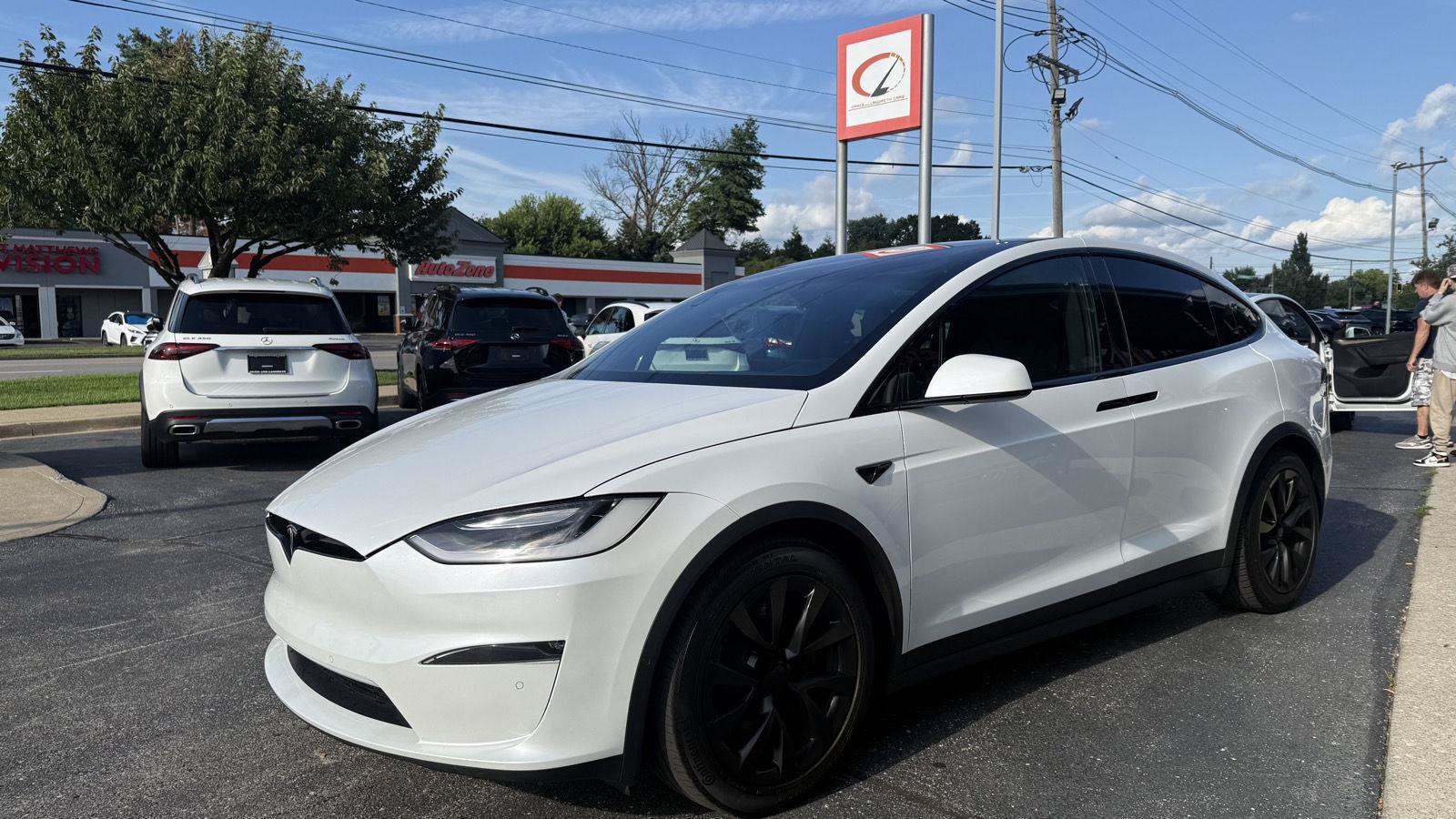 Used 2022 Tesla Model X AWD/4WD image 3
