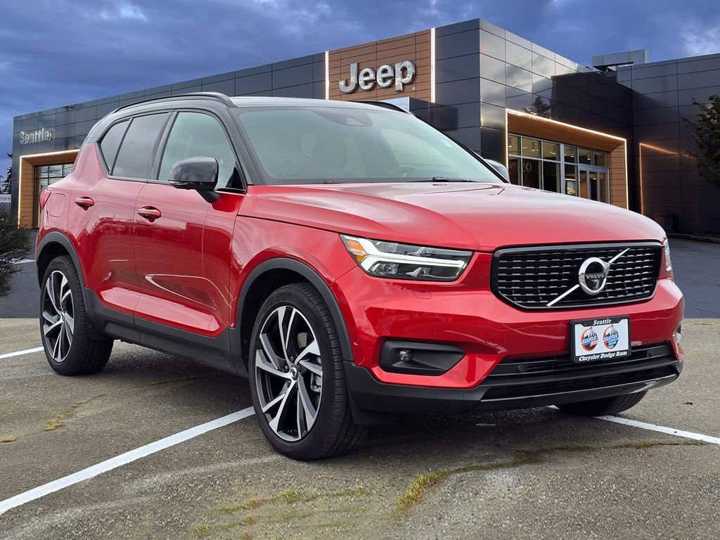Used 2022 Volvo XC40 T5 R-Design w/ Advanced Package