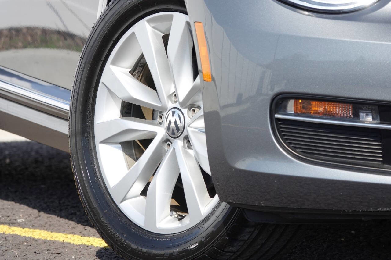 Used 2013 Volkswagen Beetle TDI FWD image 40