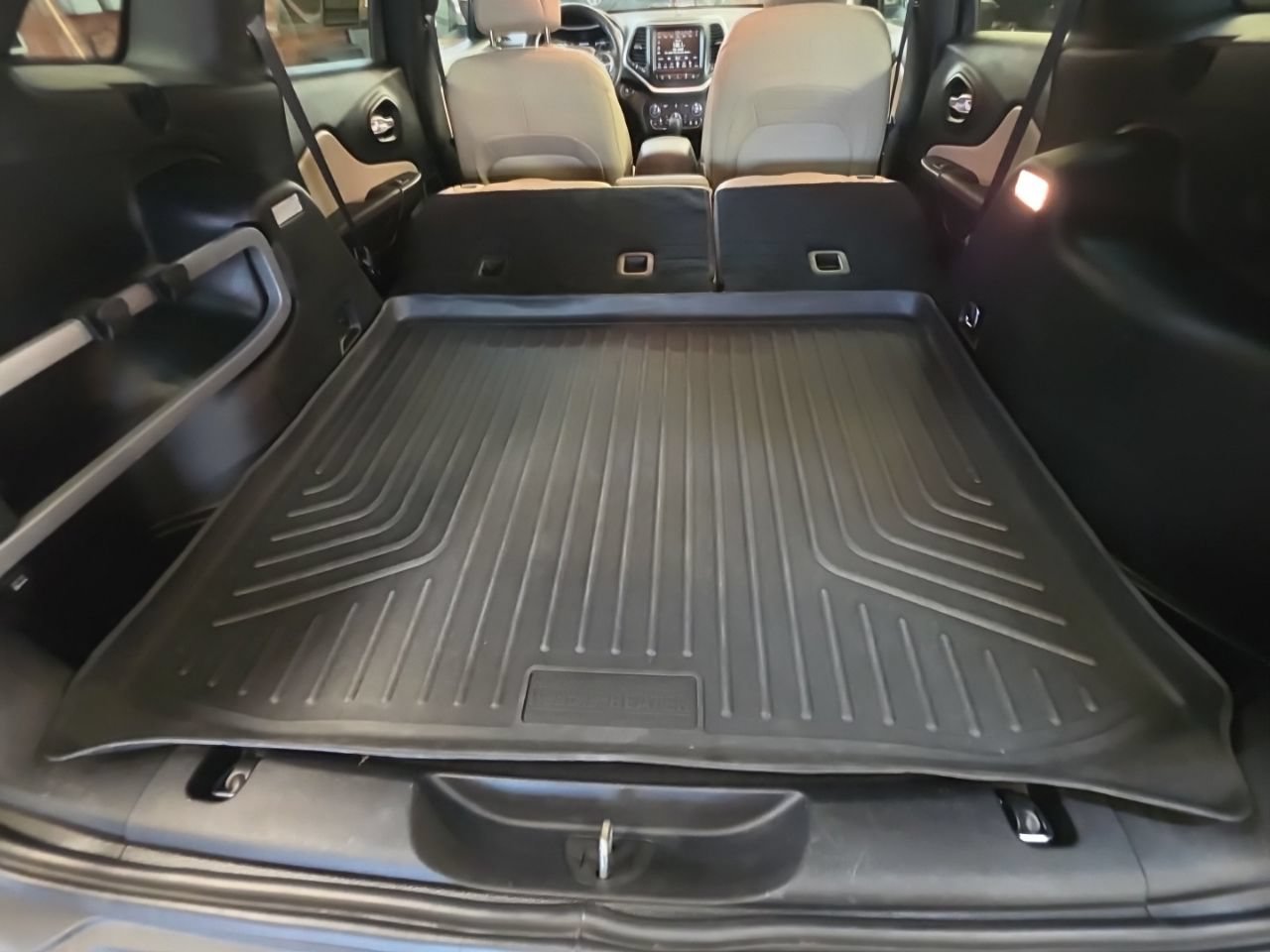 Used 2015 Jeep Cherokee Limited w/ Luxury Group AWD/4WD image 20