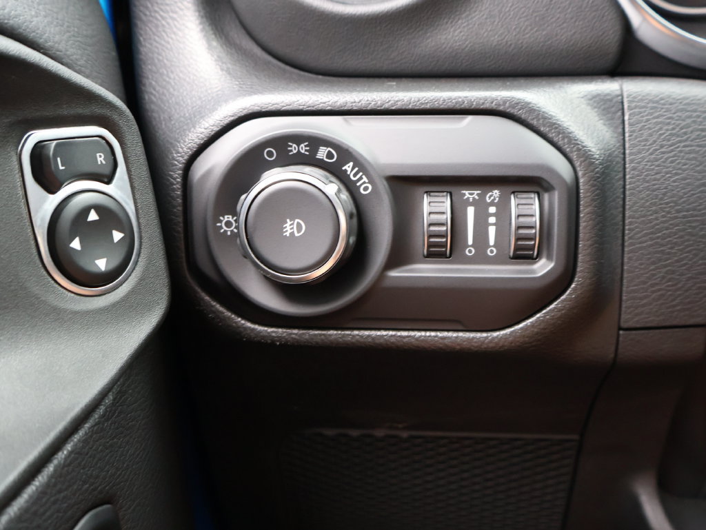 Used 2022 Jeep Wrangler Unlimited Sahara AWD/4WD image 29
