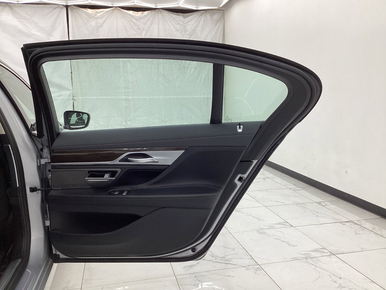 Used 2019 BMW 740i xDrive image 25