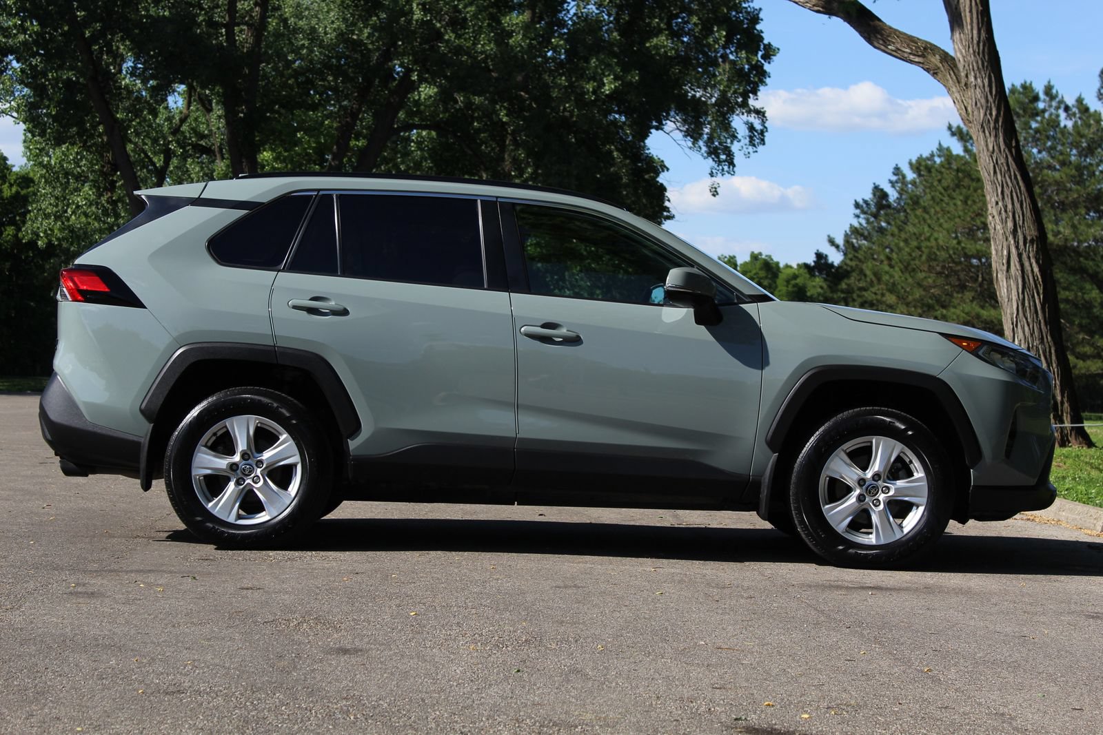 Used 2021 Toyota RAV4 XLE w/ Convenience Package AWD/4WD image 8