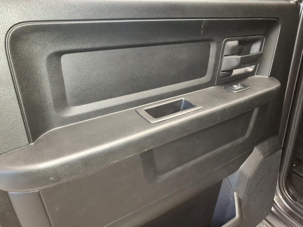Used 2018 RAM 1500 Express AWD/4WD image 17