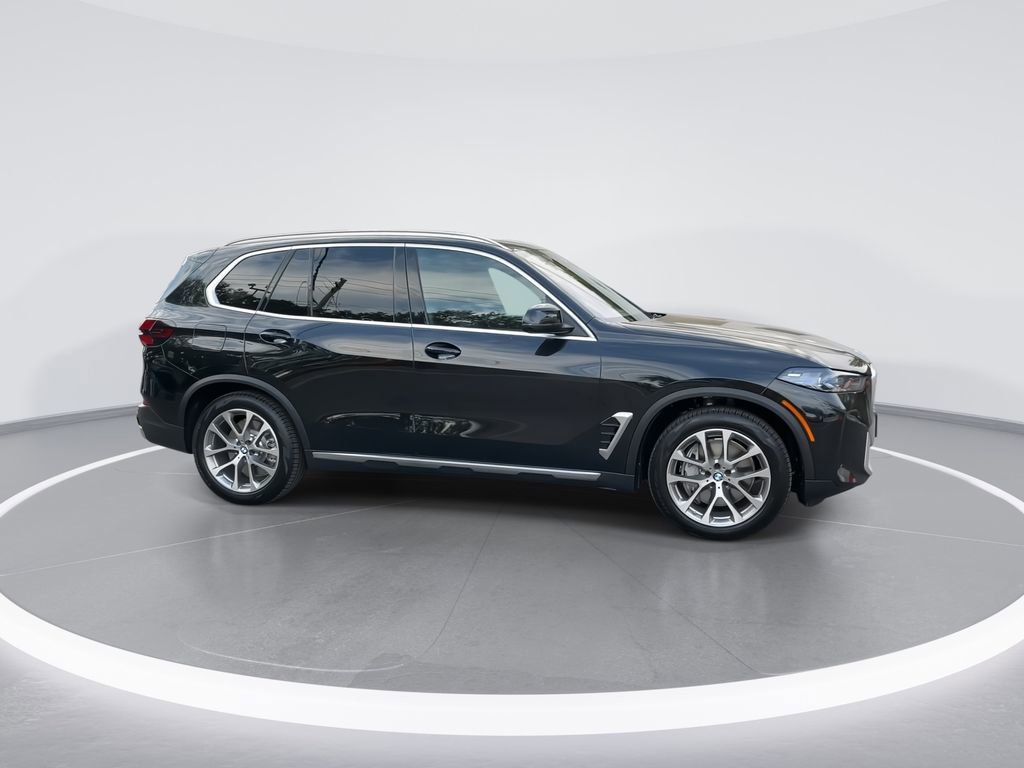 New 2026 BMW X5 xDrive50e image 9