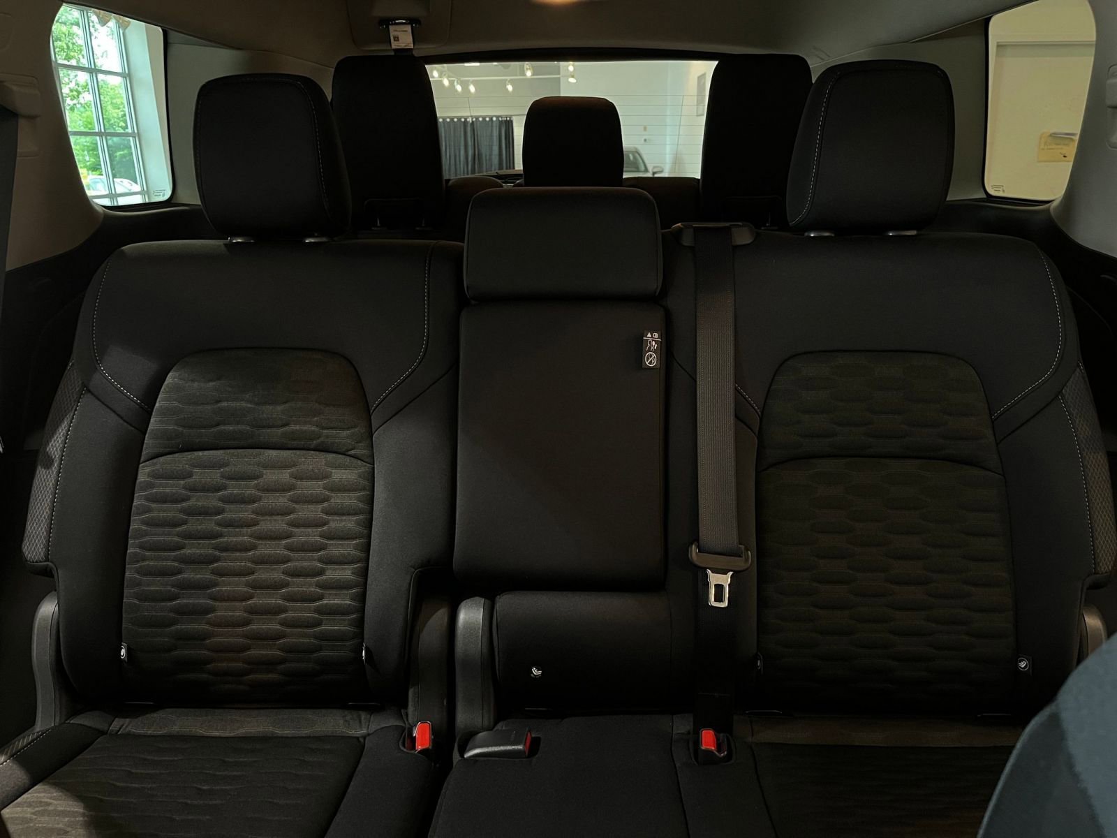 Used 2025 Nissan Pathfinder SV FWD image 40
