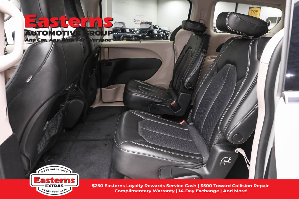 Used 2023 Chrysler Pacifica Touring-L FWD image 23