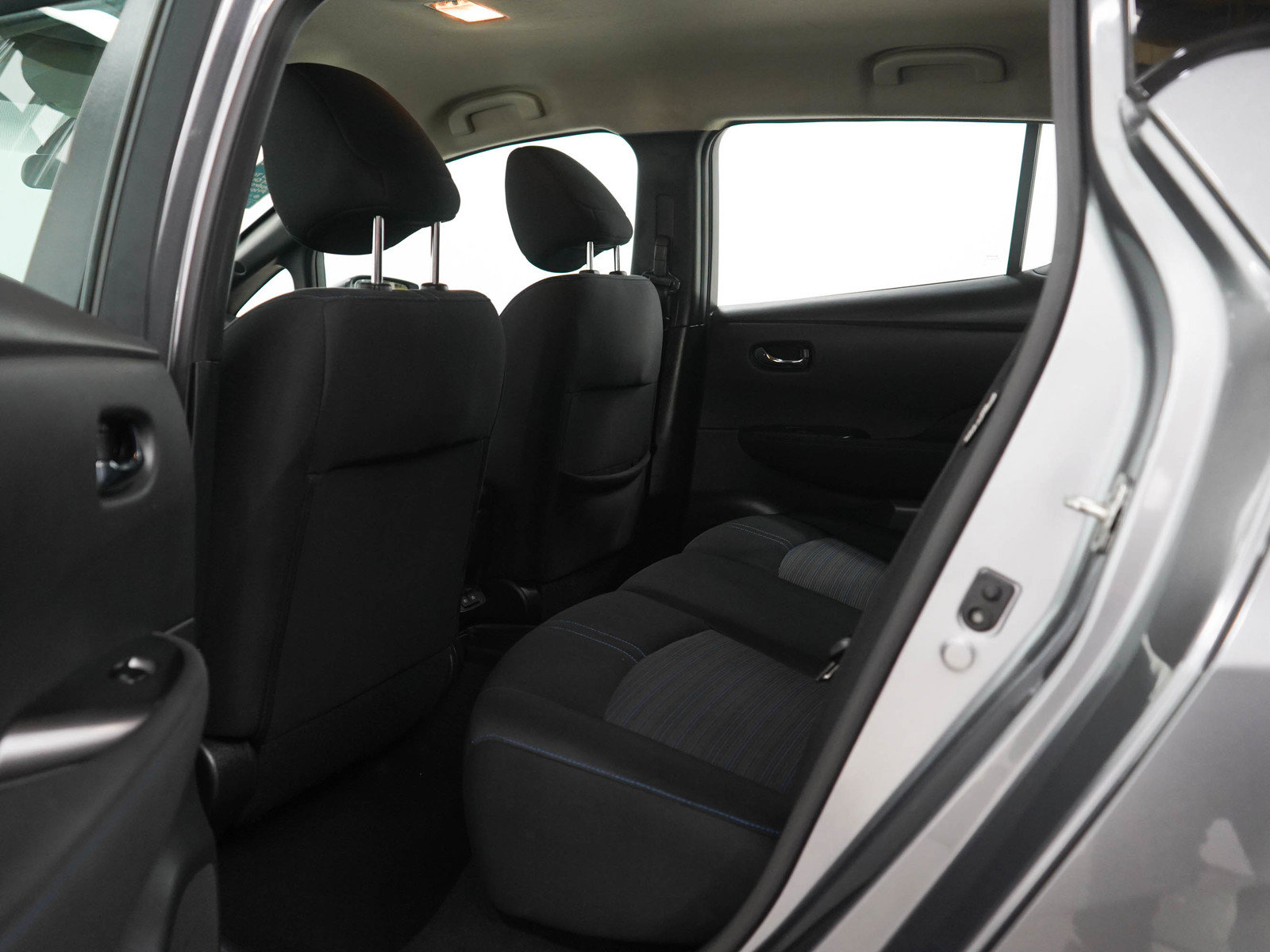 Used 2023 Nissan Leaf S FWD image 18