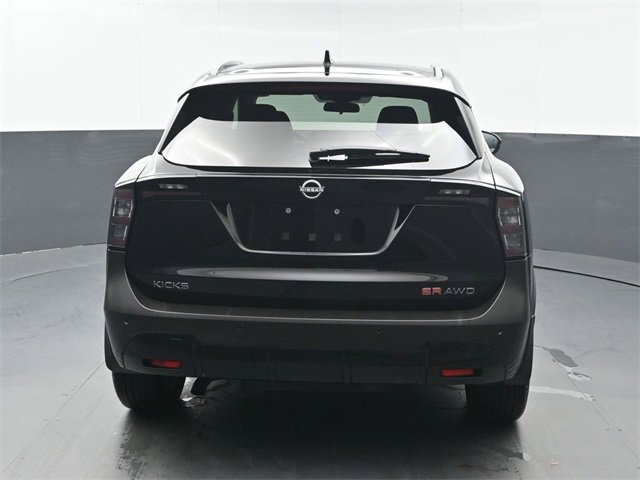 Used 2025 Nissan Kicks SR image 4