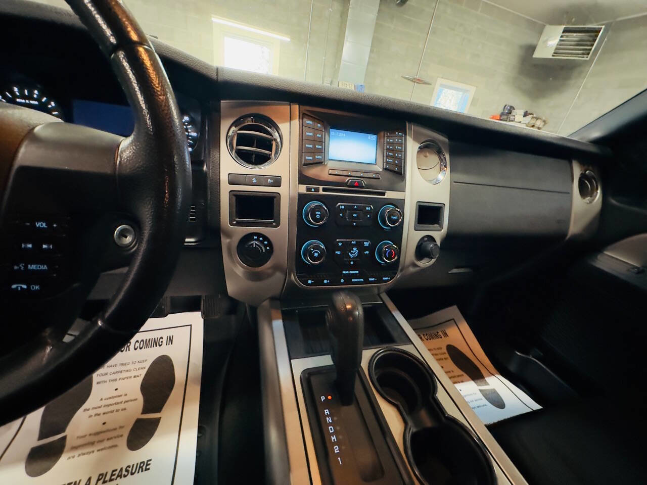 Used 2017 Ford Expedition XLT image 12