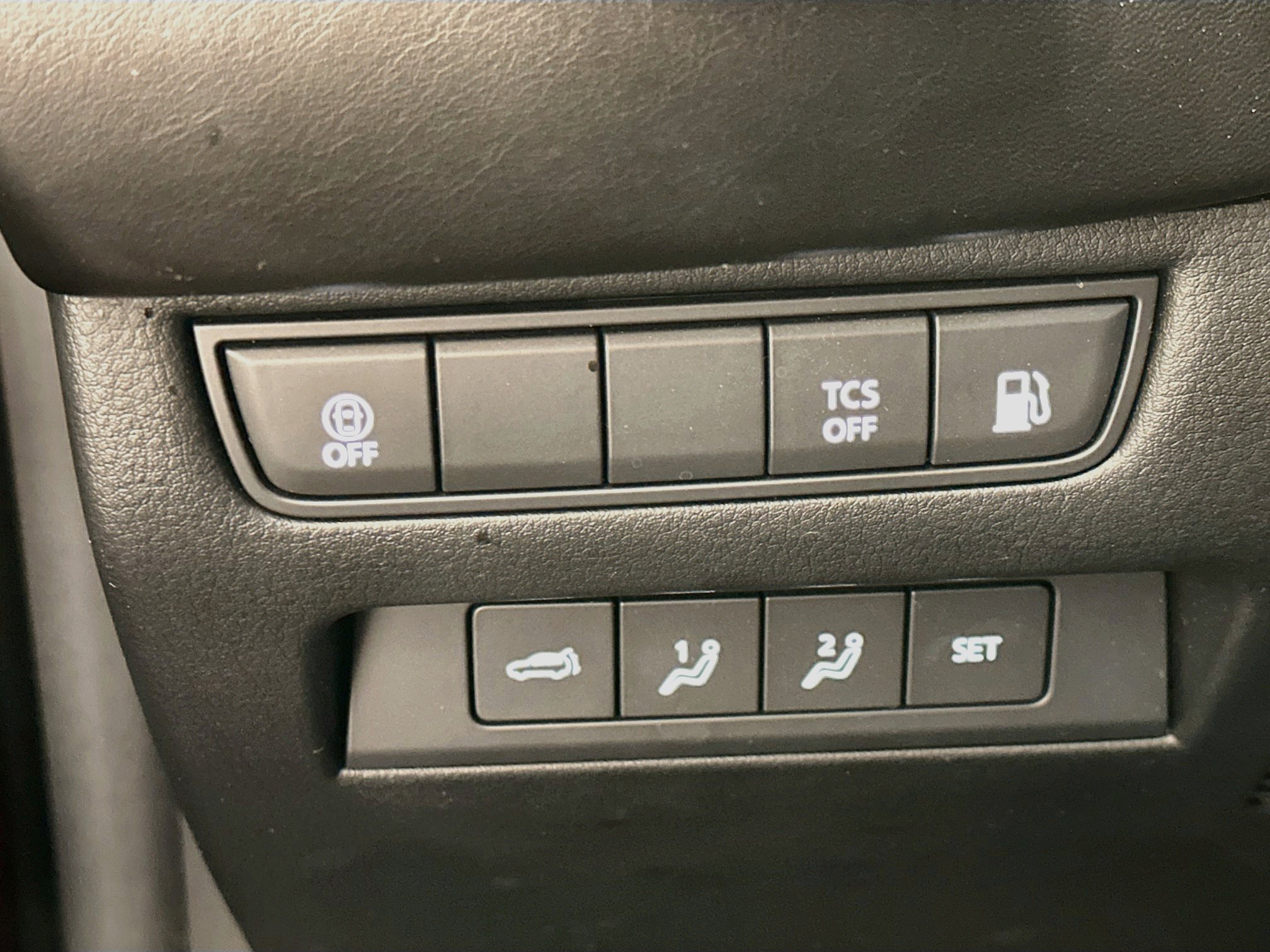 Used 2025 MAZDA CX-50 AWD 2.5 Hybrid w/ Premium Pkg image 17