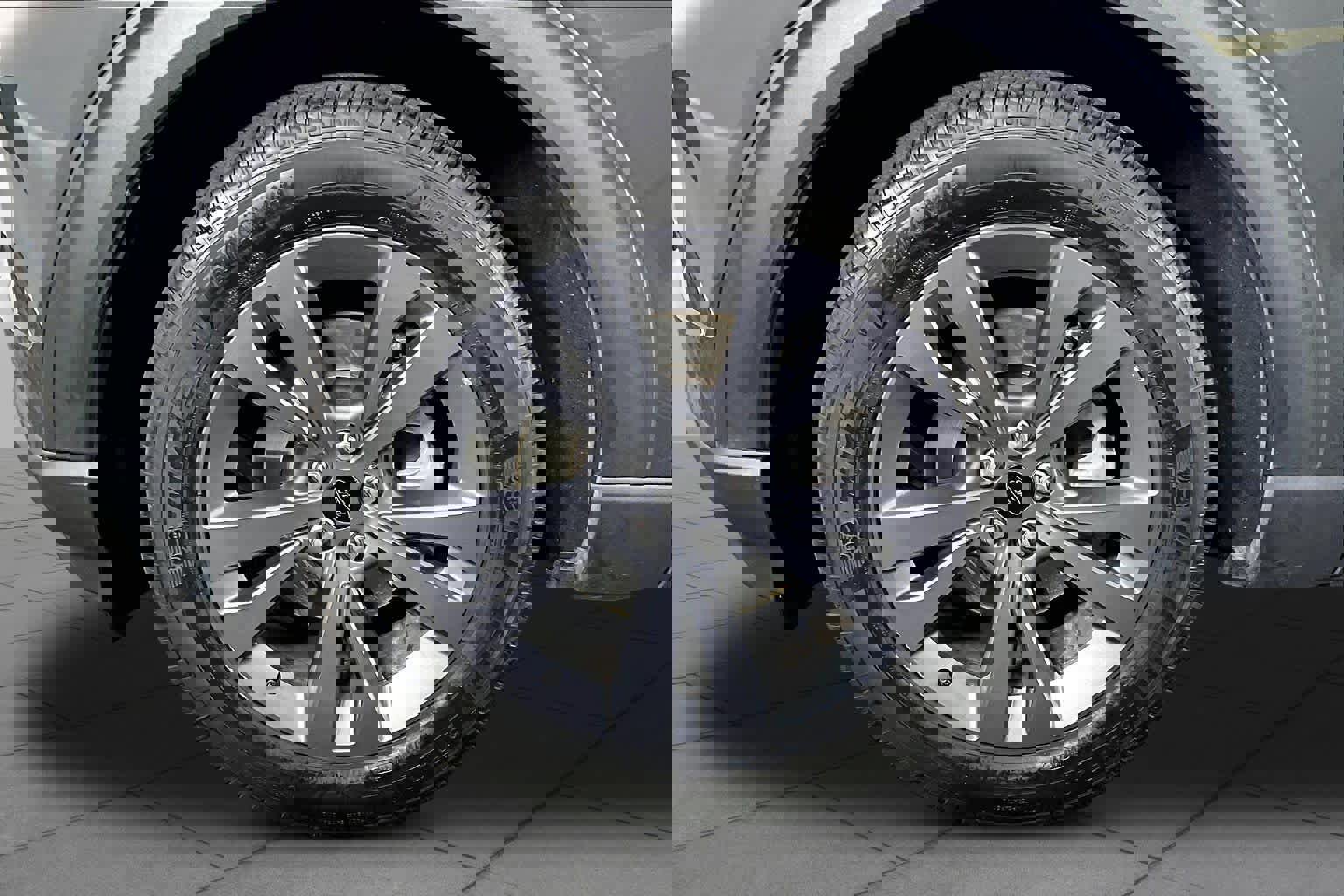 Used 2024 Ford Explorer XLT w/ Equipment Group 202A image 11