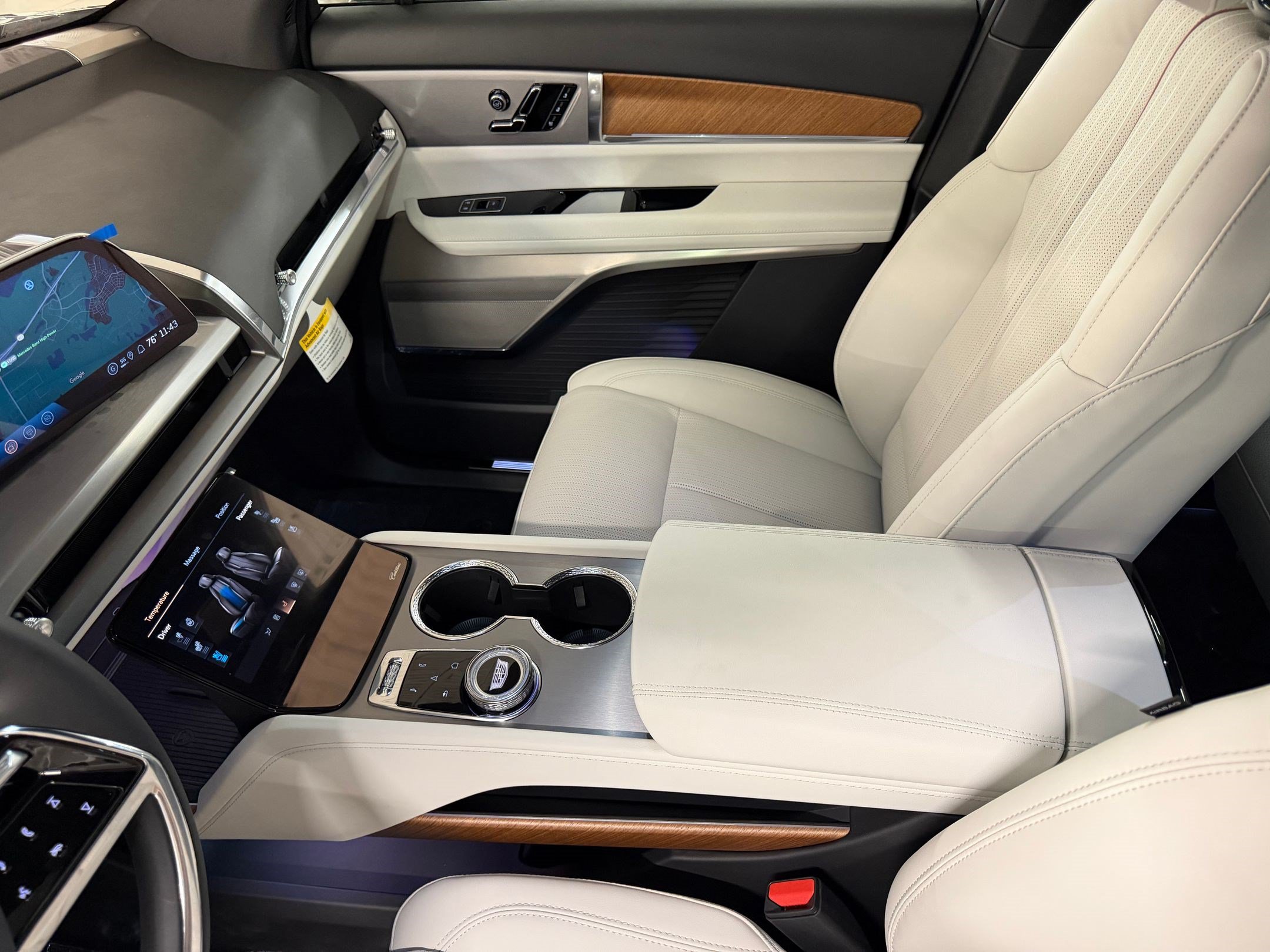 New 2027 Cadillac Vistiq Sport AWD/4WD image 16