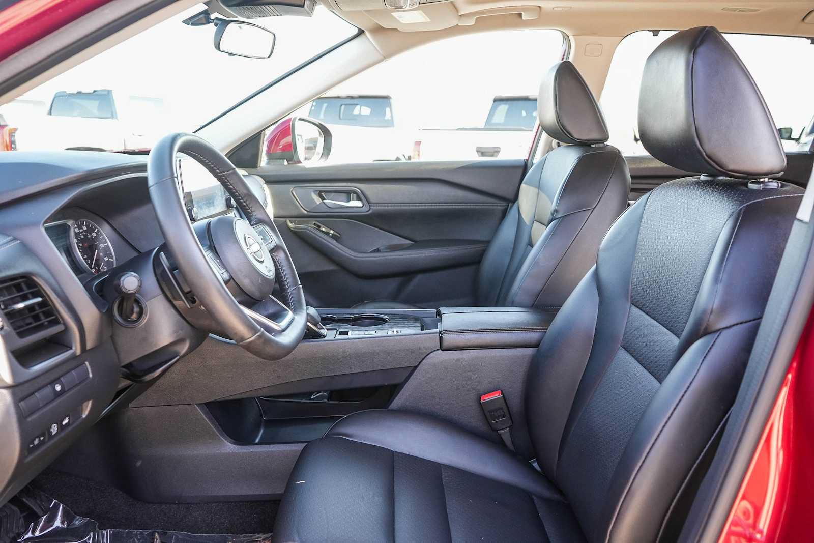 Used 2024 Nissan Rogue SV w/ SV Premium Package FWD image 17