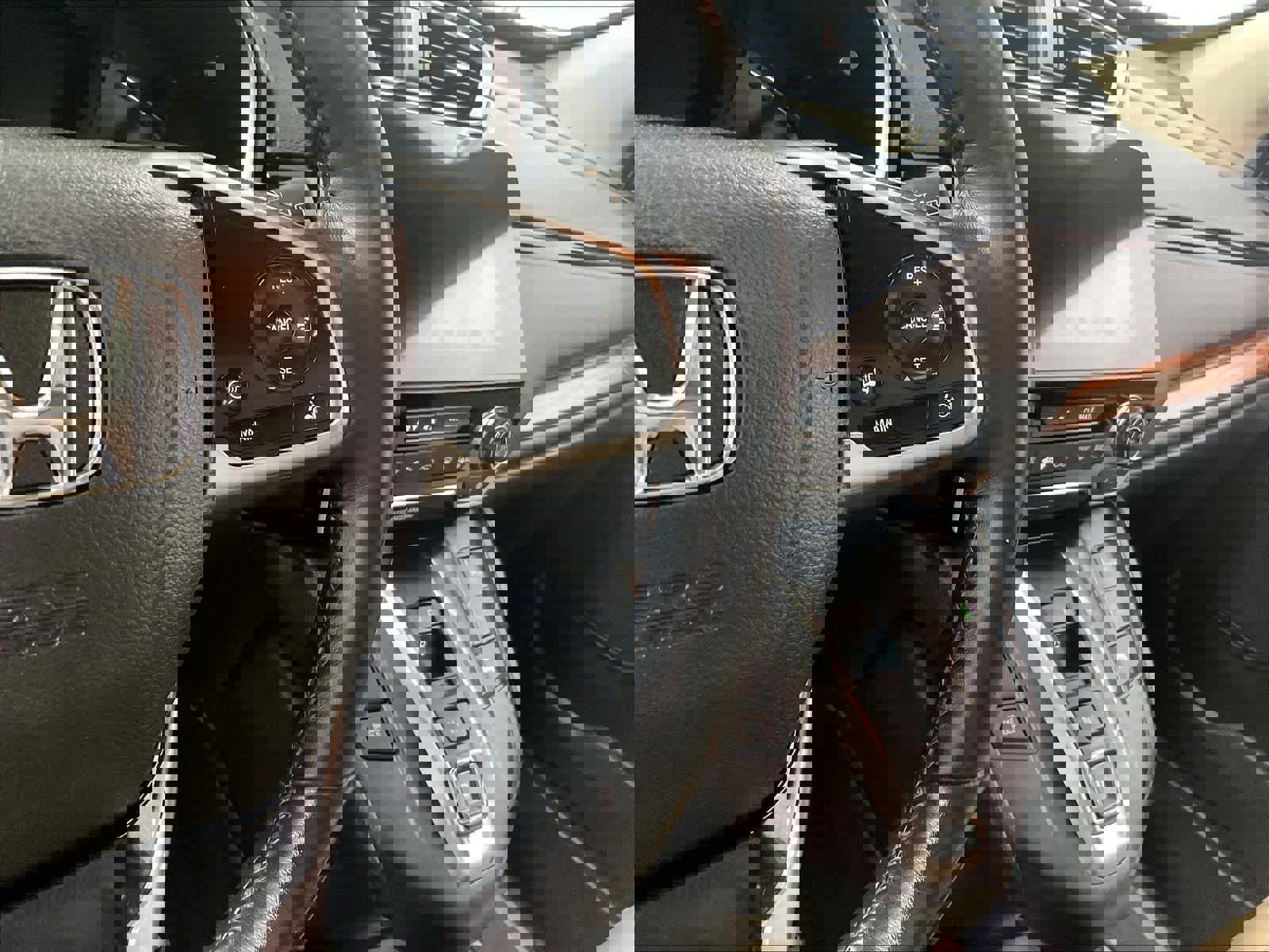 Used 2022 Honda CR-V Touring image 25