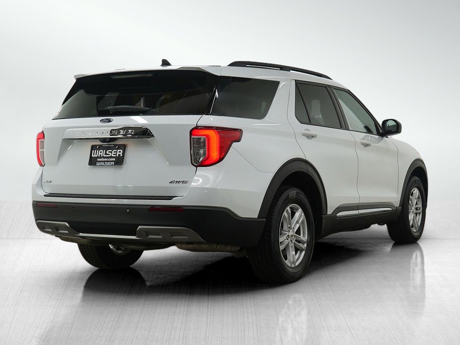 Used 2024 Ford Explorer XLT image 5