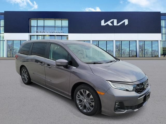 Used 2025 Honda Odyssey Touring image 2