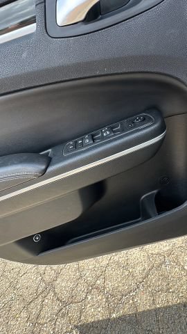 Used 2018 Chrysler 300 S w/ 300S Premium Group RWD image 10