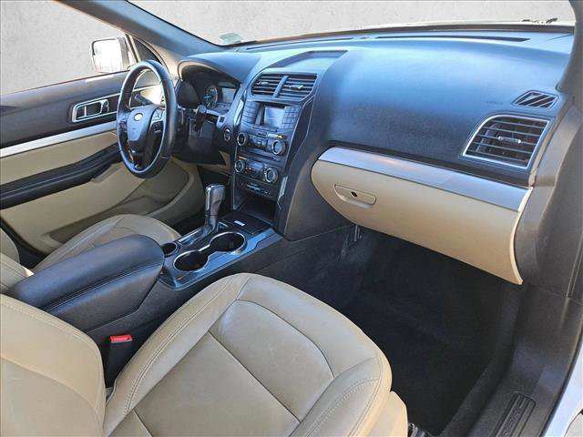 Used 2017 Ford Explorer XLT image 19