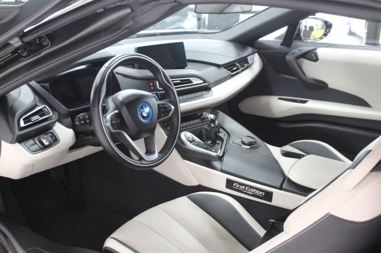 Used 2019 BMW i8 Roadster AWD/4WD image 11