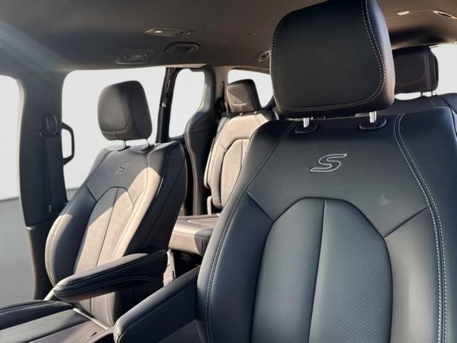 New 2026 Chrysler Pacifica Select w/ S Appearance Package AWD/4WD image 21