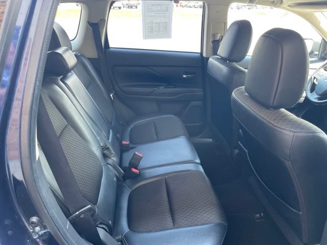 Used 2015 Mitsubishi Outlander SE FWD image 46