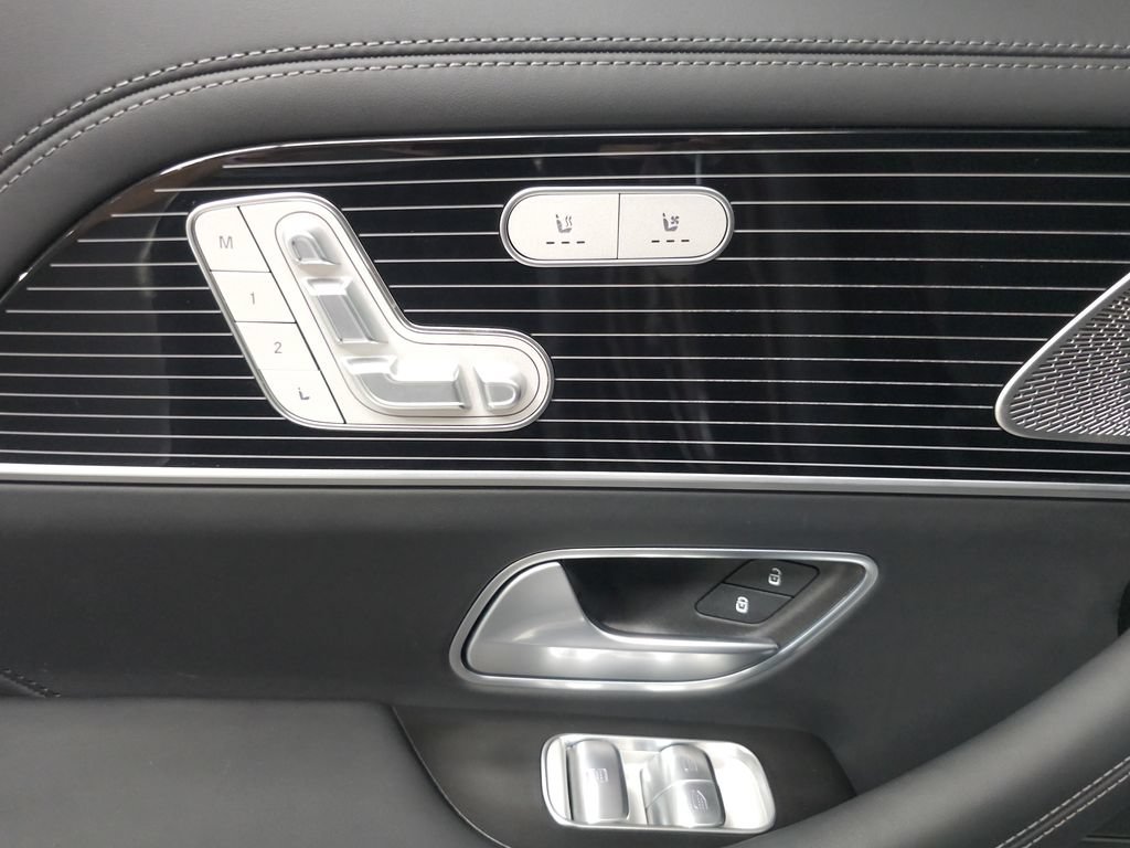 Used 2024 Mercedes-Benz Maybach GLS 600 4MATIC image 26