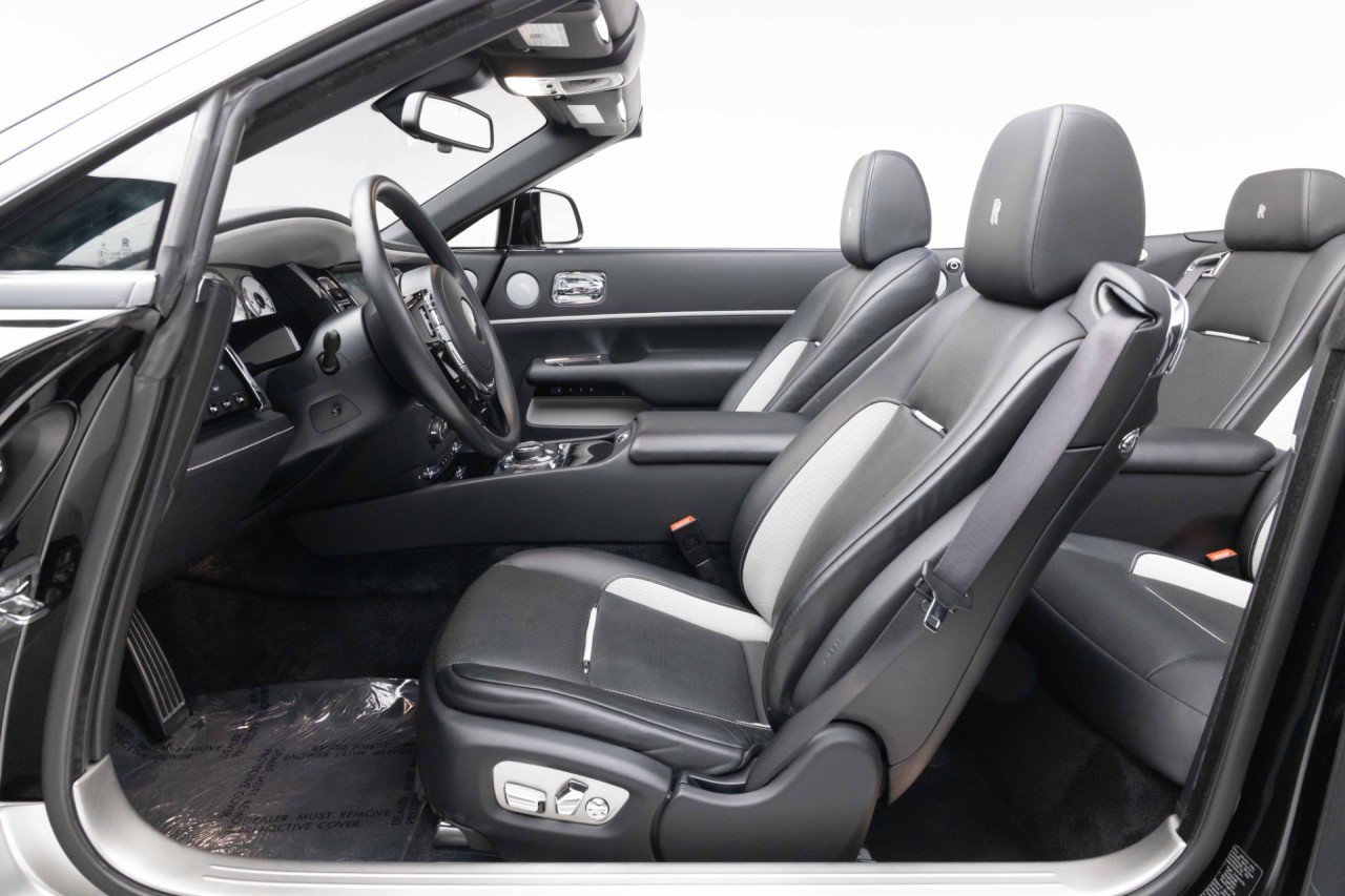 Used 2019 Rolls-Royce Dawn RWD image 16