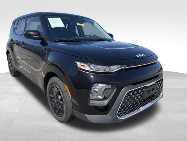 Certified 2022 Kia Soul S FWD image 1