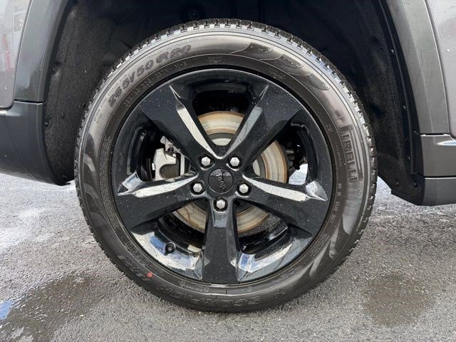 Certified 2025 Jeep Grand Cherokee L Limited w/ Luxury Tech Group II image 25