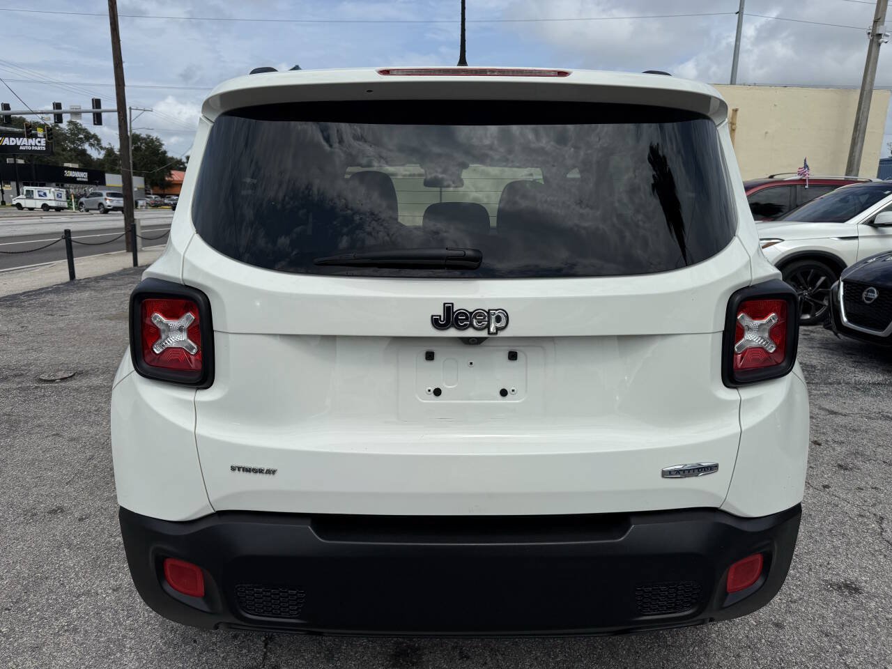 Used 2016 Jeep Renegade Latitude FWD image 6