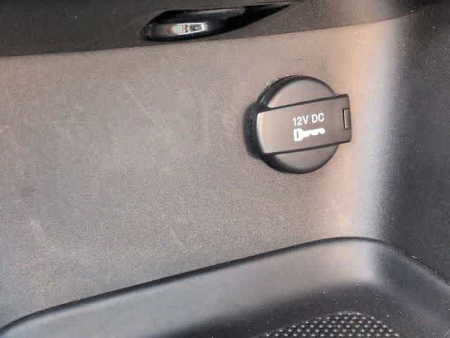 Used 2013 Chrysler 200 Limited FWD image 28