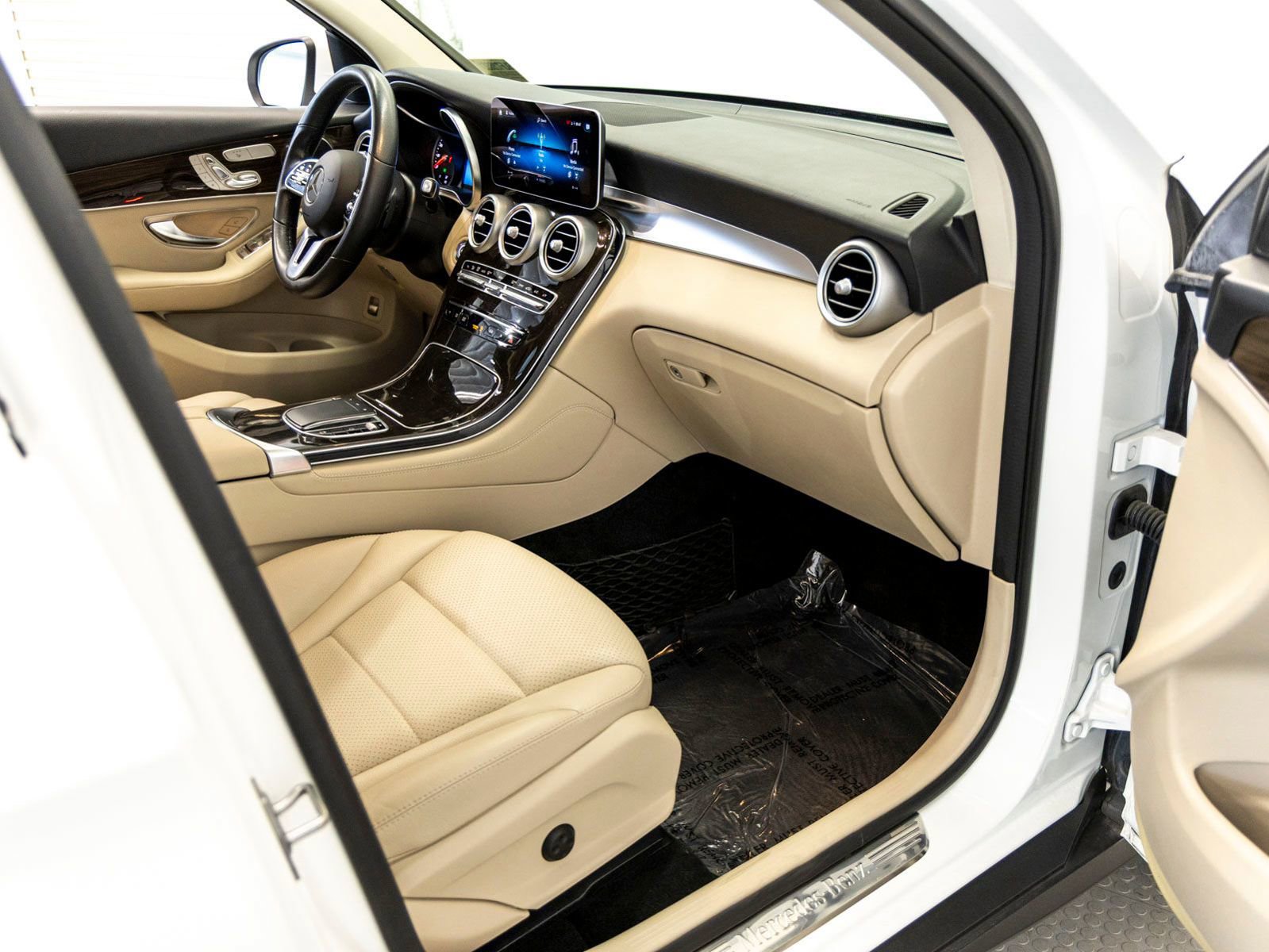 Used 2020 Mercedes-Benz GLC 300 4MATIC image 29