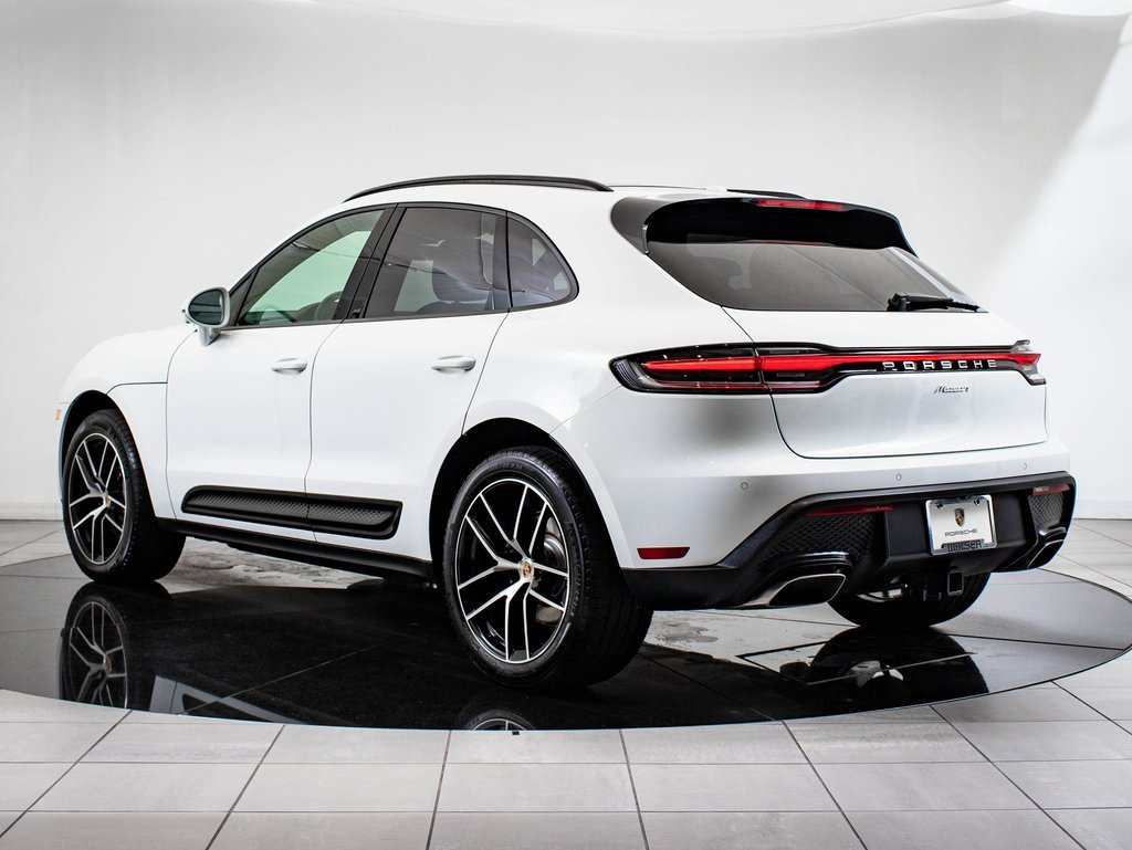 Certified 2024 Porsche Macan image 3