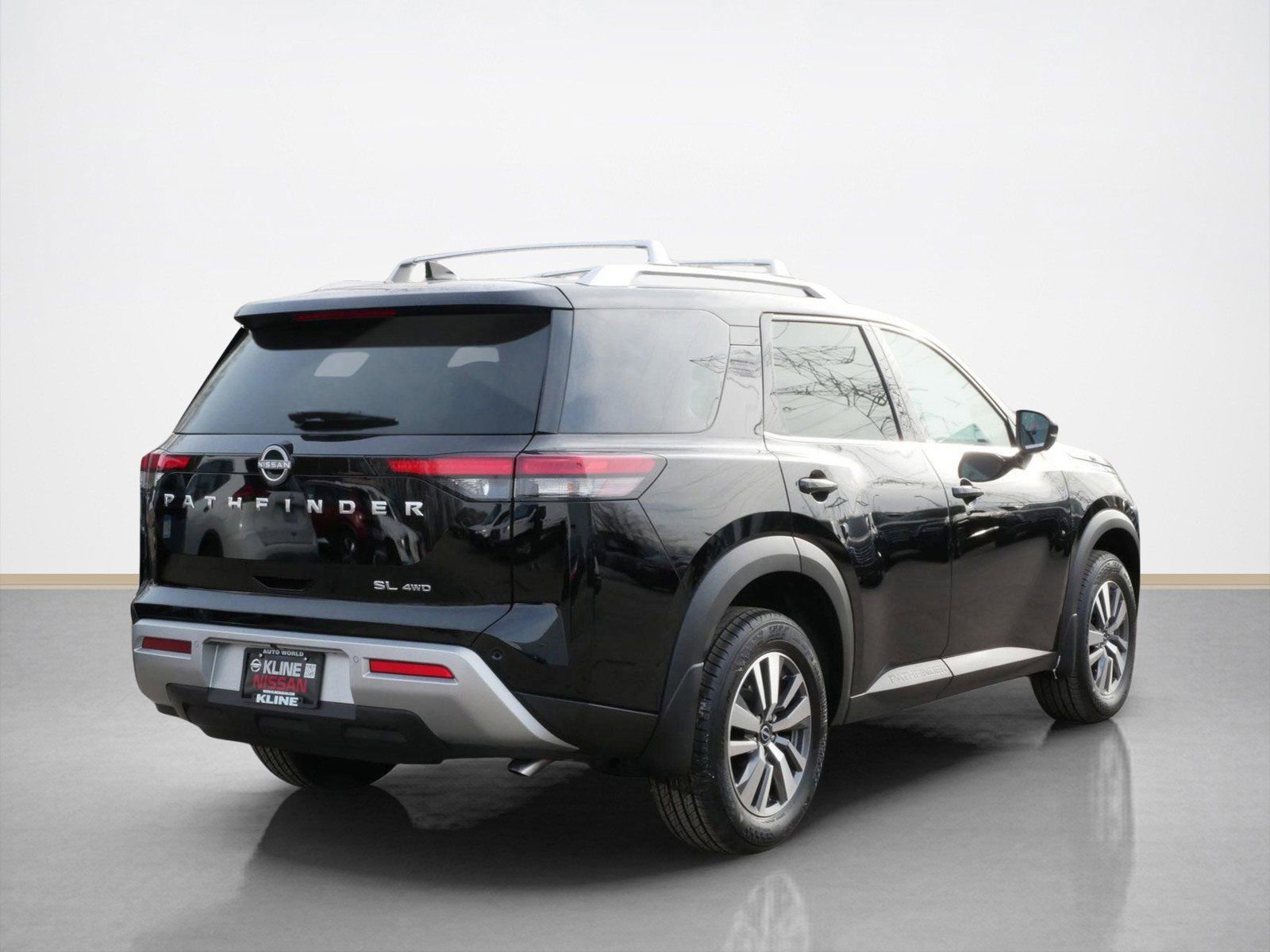 New 2025 Nissan Pathfinder SL image 2