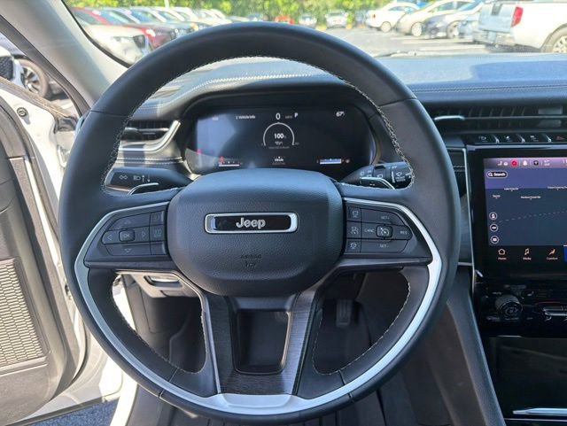 Used 2023 Jeep Grand Cherokee Limited AWD/4WD image 22