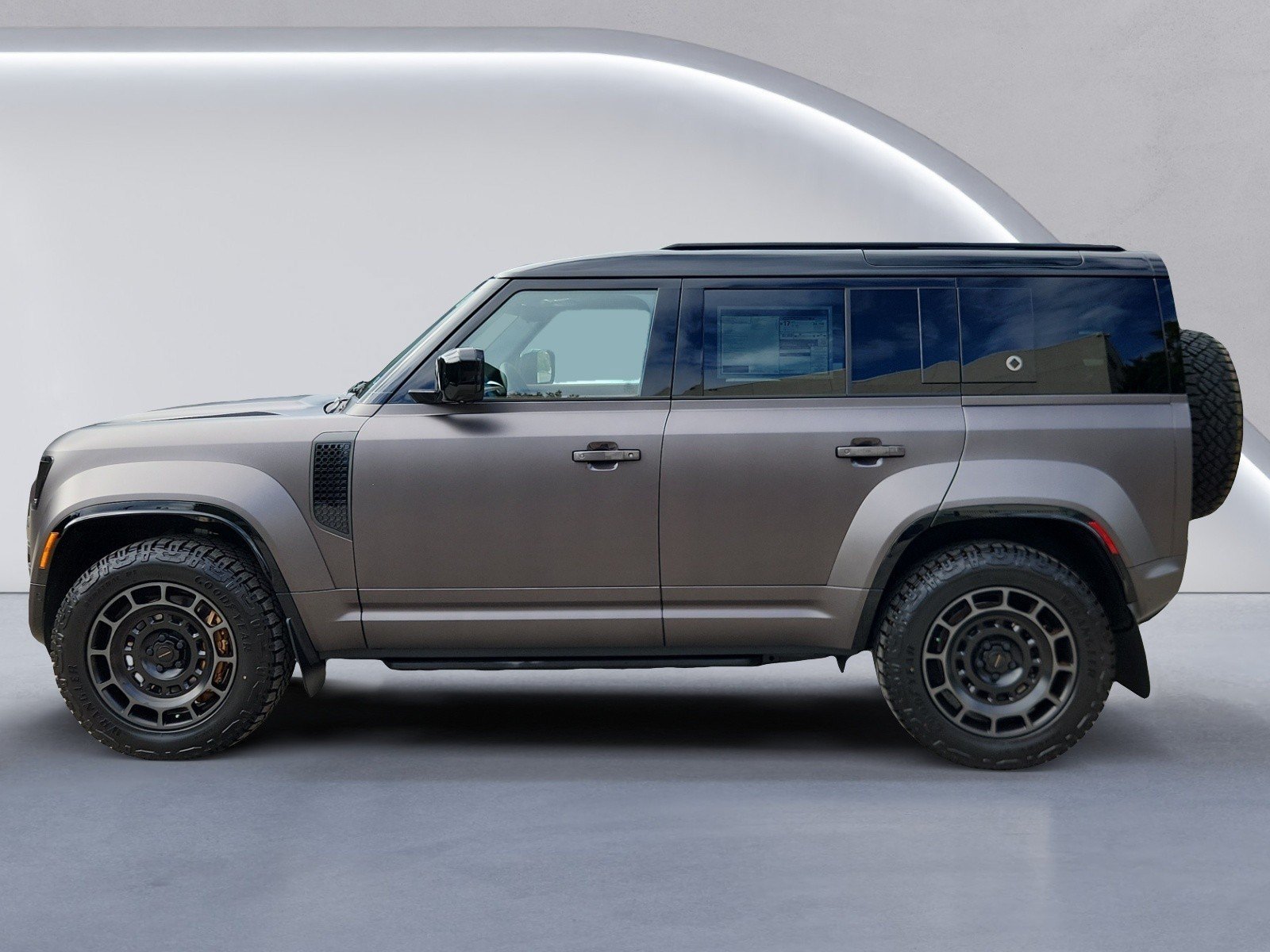 New 2026 Land Rover Defender 110 AWD/4WD image 3