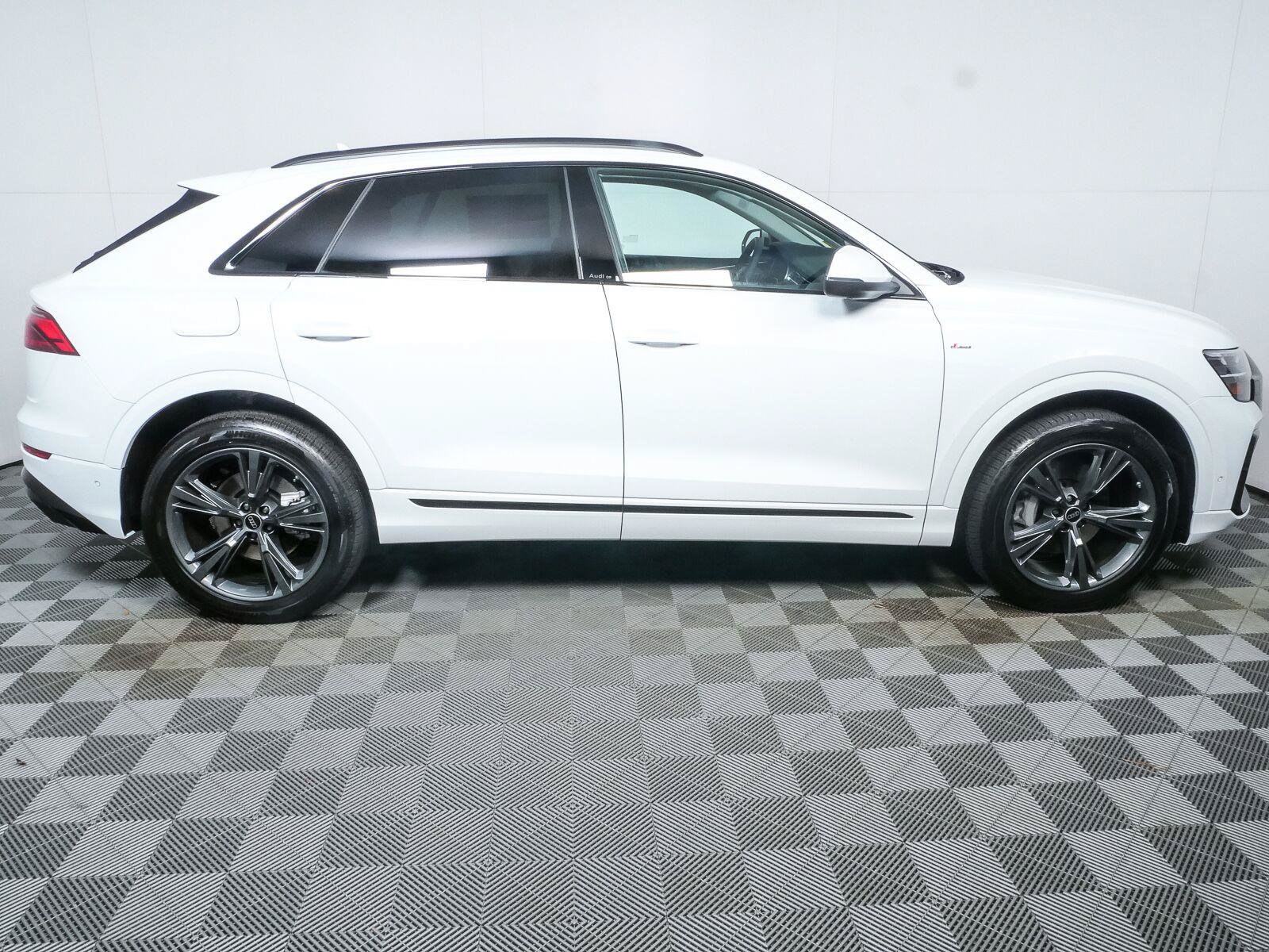New 2027 Audi Q8 Premium AWD/4WD image 2