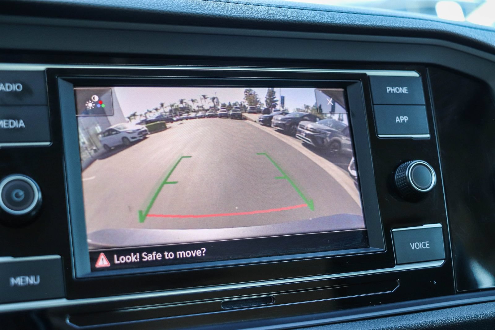 Used 2024 Volkswagen Jetta SE FWD image 25