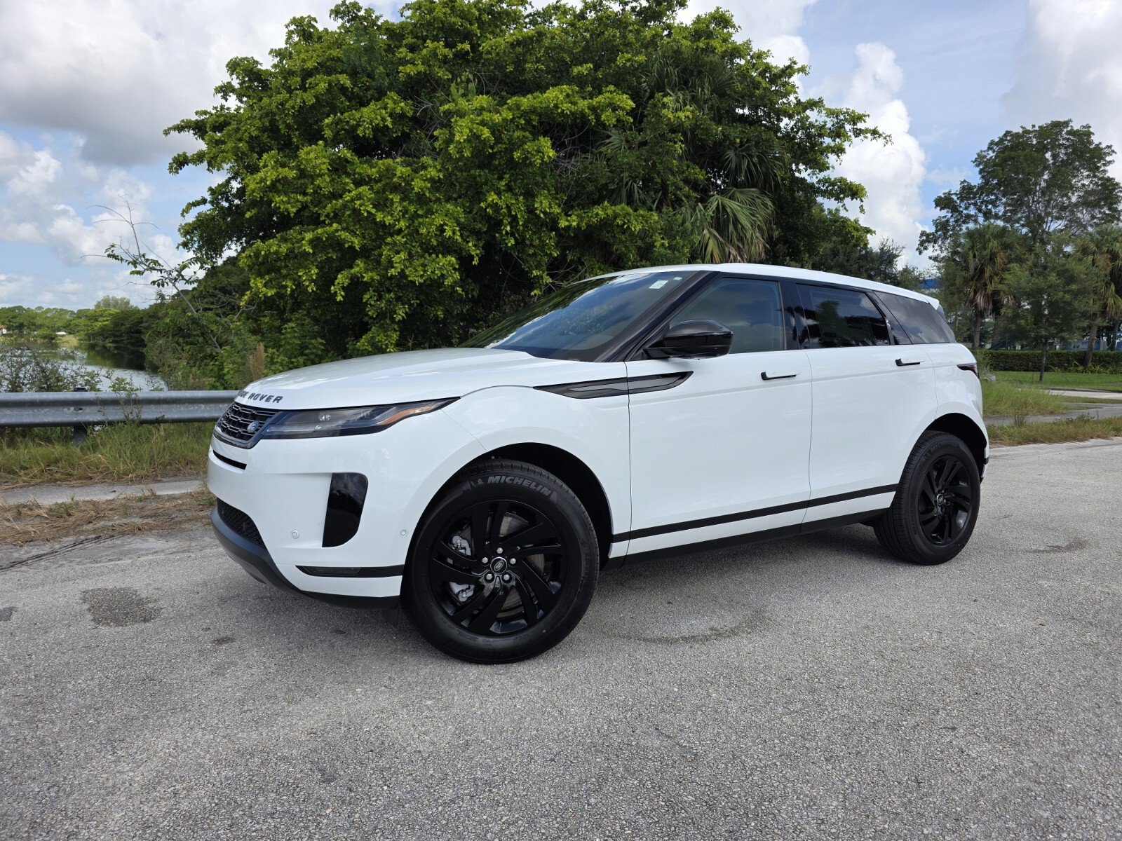 Used 2026 Land Rover Range Rover Evoque S AWD/4WD image 1