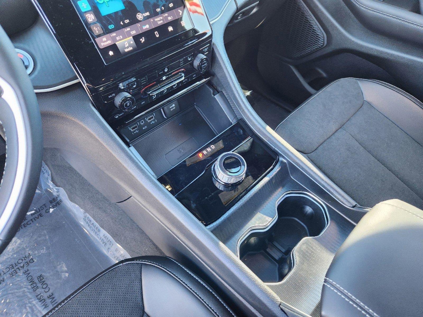 New 2025 Jeep Grand Cherokee Altitude image 9