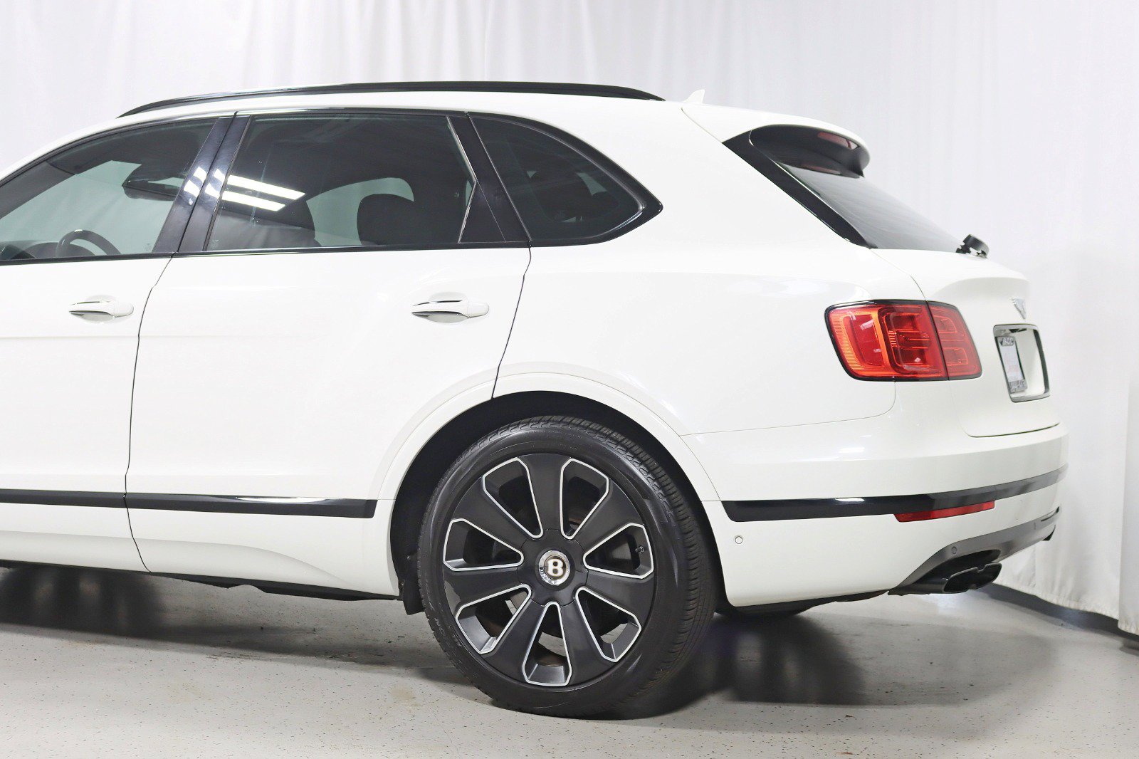 Used 2020 Bentley Bentayga Design Series AWD/4WD image 9