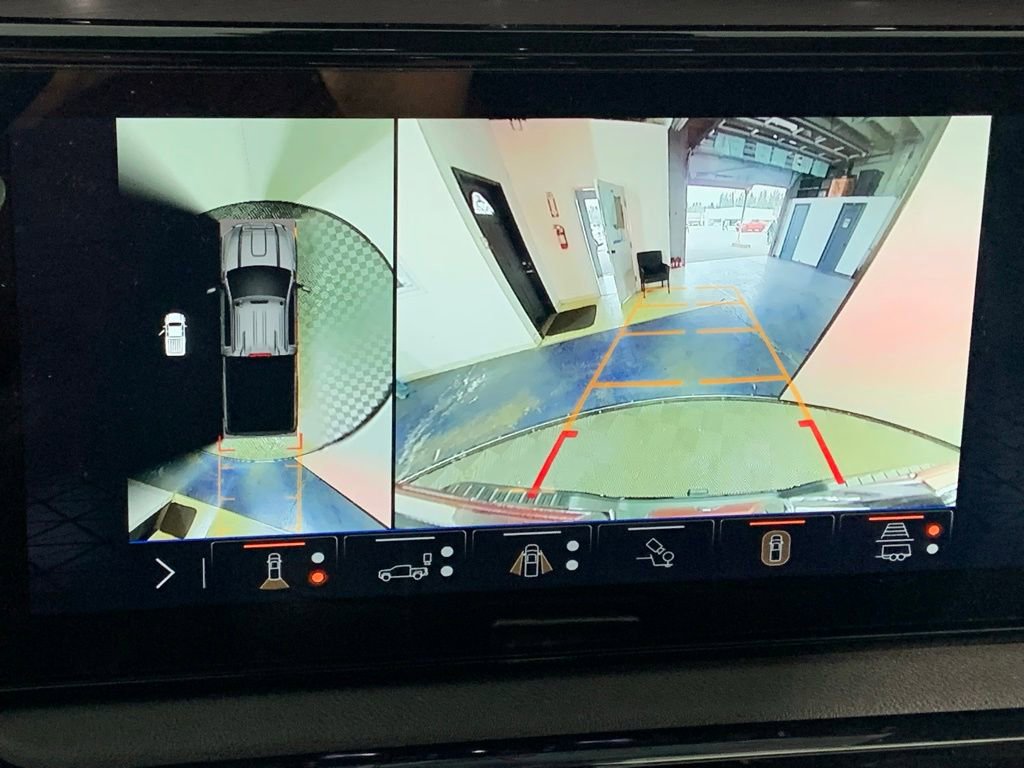 Used 2024 GMC Sierra 2500 AT4 w/ AT4 Premium Plus Package AWD/4WD image 7