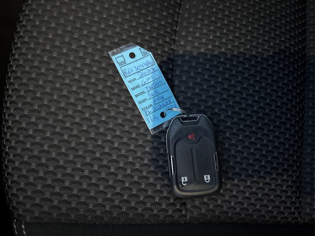 Used 2023 GMC Terrain SLE image 32