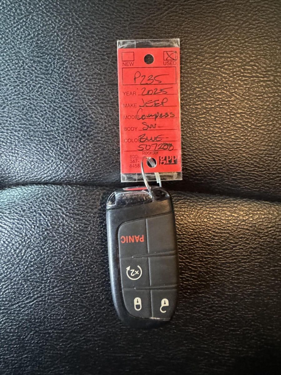 Used 2025 Jeep Compass Limited AWD/4WD image 31