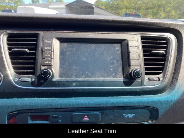 Used 2017 Kia Sedona LX w/ LX Essentials Premium Package FWD image 16