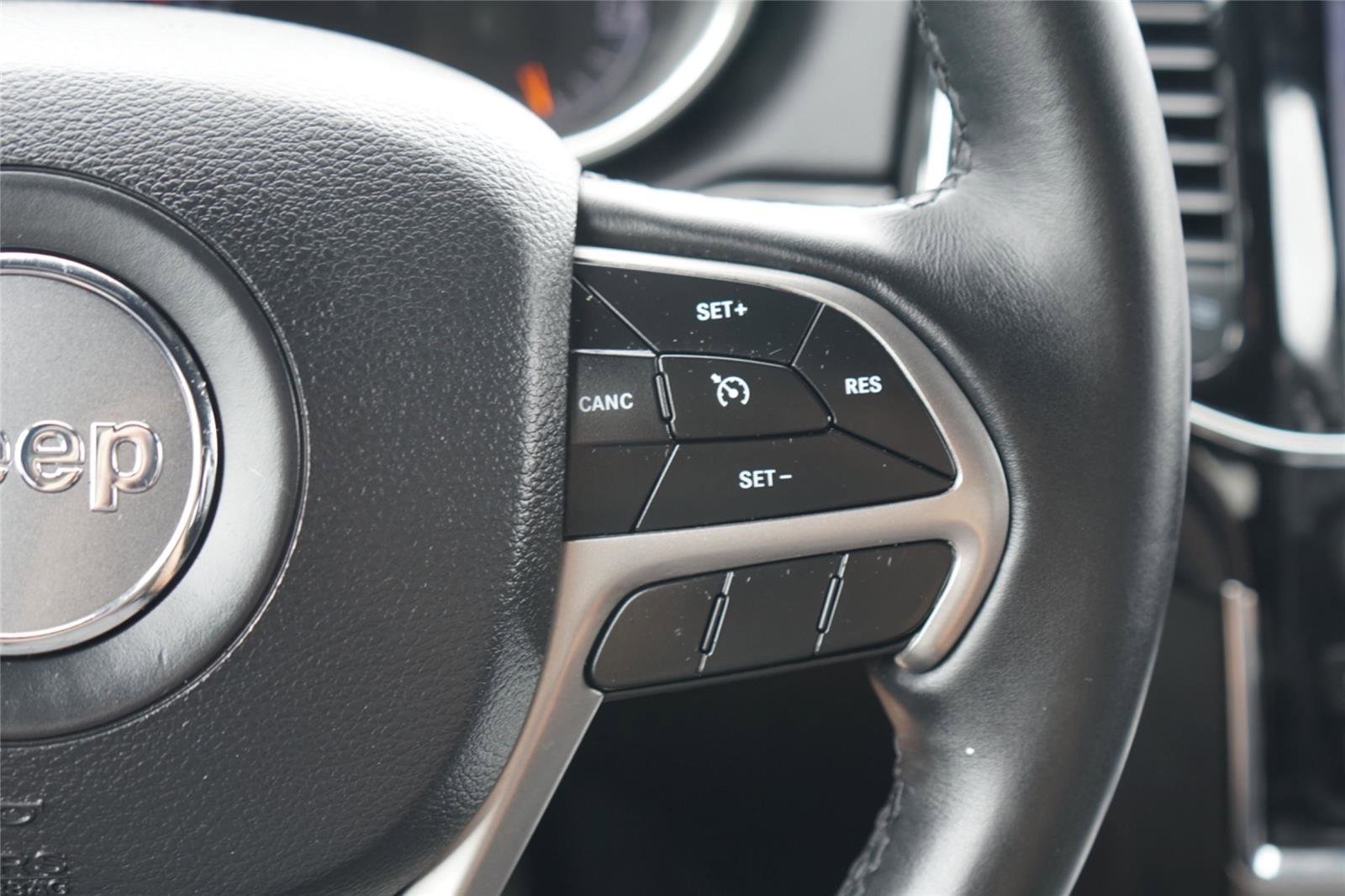 Used 2019 Jeep Grand Cherokee Altitude AWD/4WD image 16