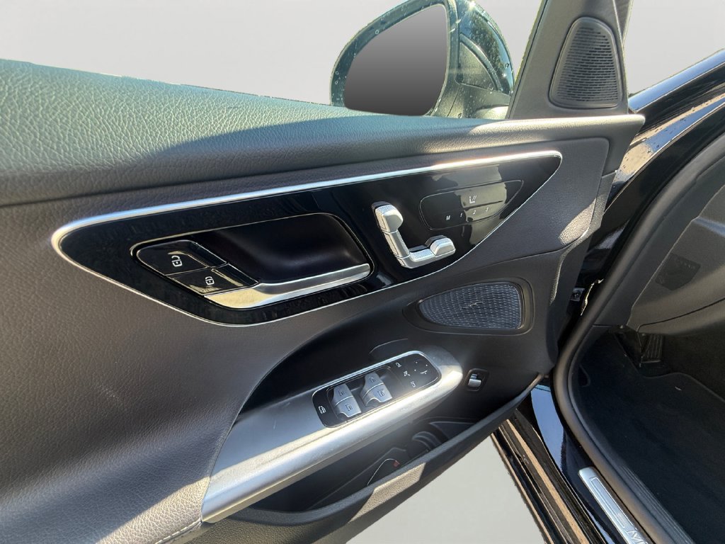 Used 2025 Mercedes-Benz C 300 4MATIC Sedan image 23