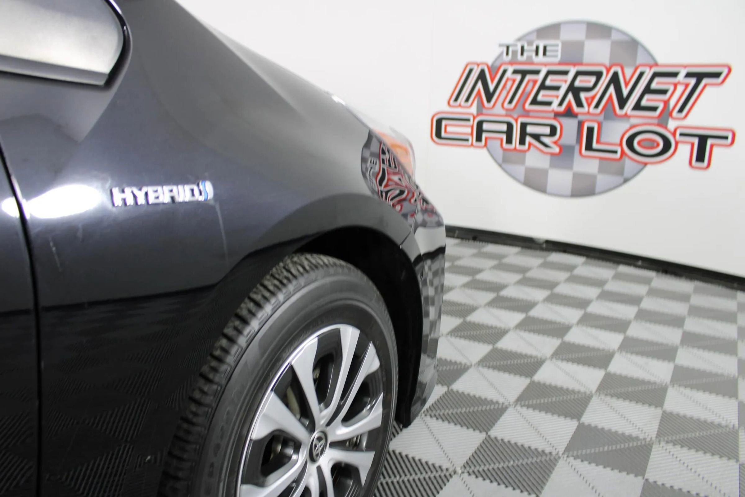 Used 2022 Toyota Prius XLE w/ Advanced Technology Package AWD/4WD image 30